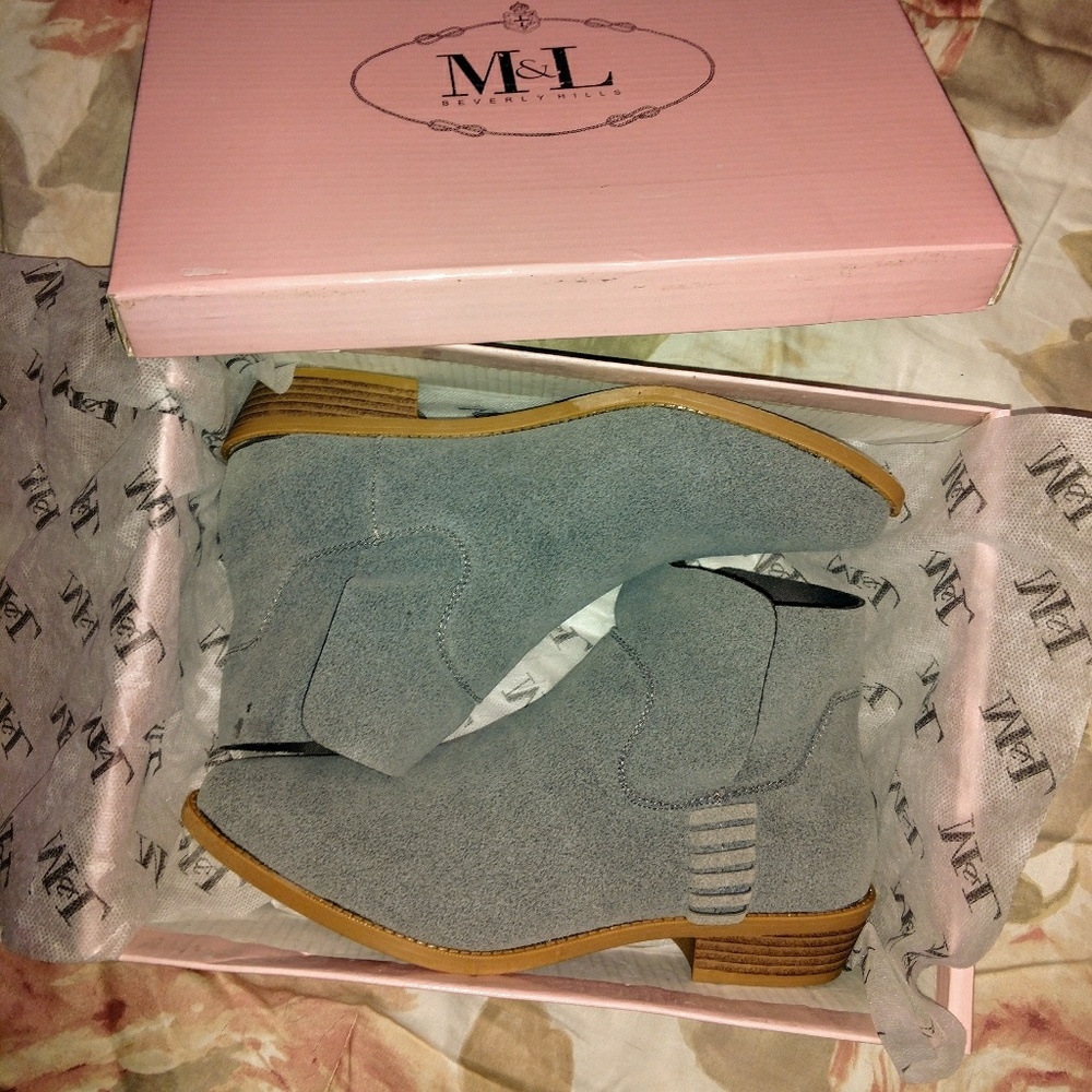 NIB gray tulip top bootie size 7.5